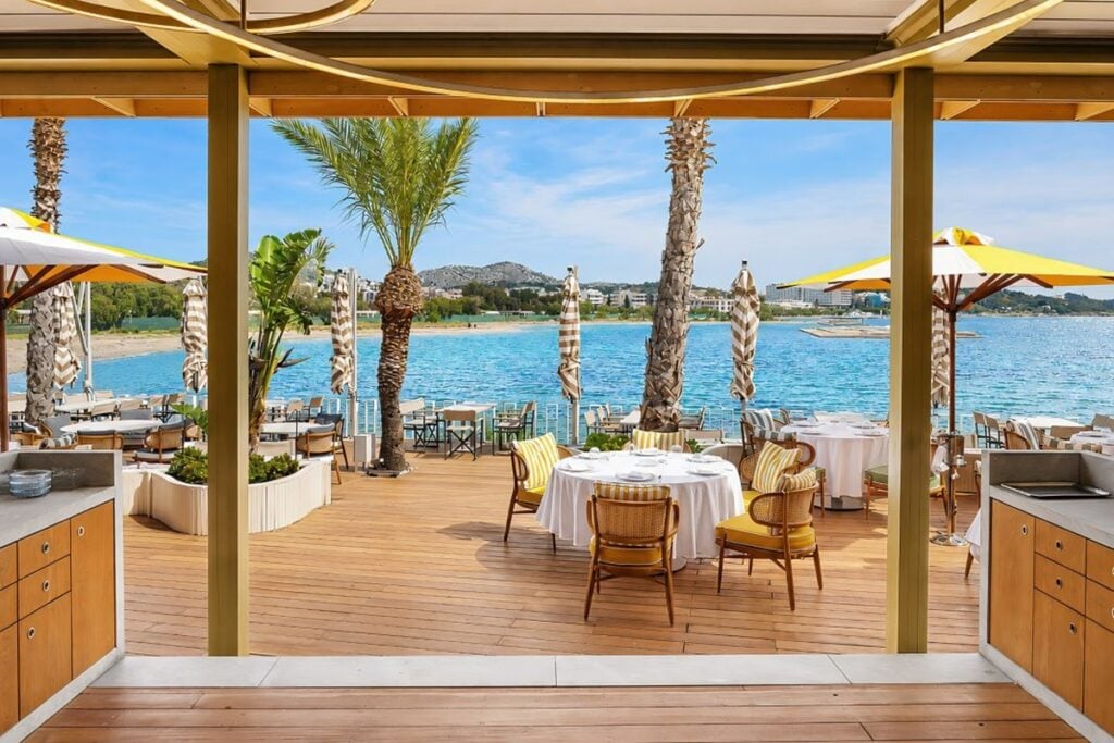 «Casa Fish Athens»: Το νέο στέκι της Βούλας που φέρνει τη θάλασσα στο πιάτο σας