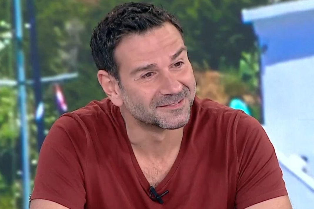 Σπόντα Χασαπόπουλου σε Ιορδανίδη: «Κανονικά έπρεπε να σε υποδεχτούμε λέγοντας “καλώς τον προδότη”»