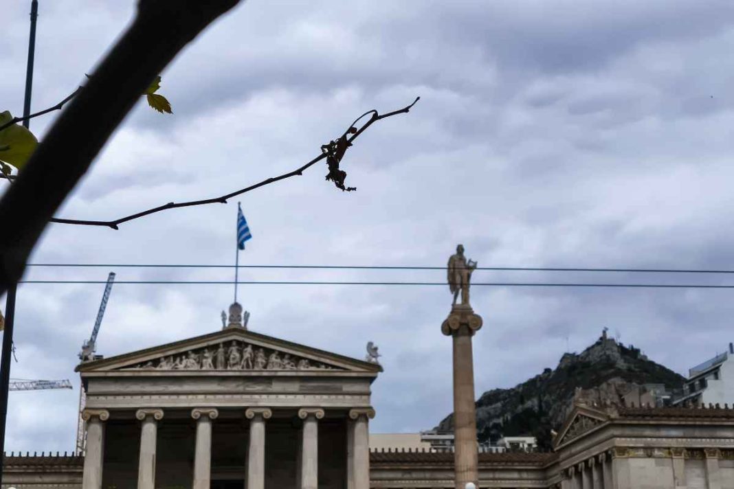 Καιρός: Επιμένει η κακοκαιρία με βροχές και βοριάδες έως 8 μποφόρ
