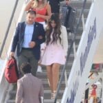 Κίμπερλι Γκίλφοϊλ: Η άφιξή της στη Μύκονο και το κομψό look στο αεροδρόμιο