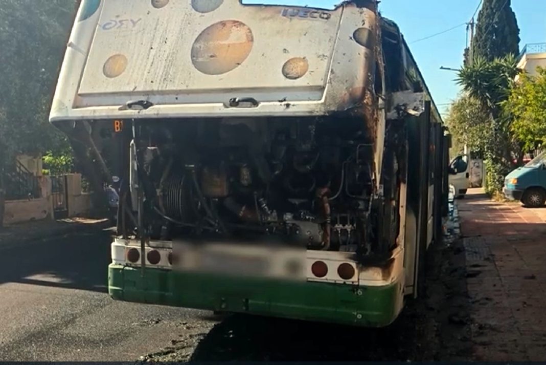 Φωτιά σε λεωφορείο με αέριο στο Ίλιον - Διακοπή κυκλοφορίας σε τμήμα της Φυλής