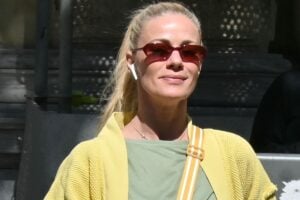 Η Ζέτα Μακρυπούλια έκανε το πιο cool city chic look της άνοιξης στο κέντρο της Αθήνας