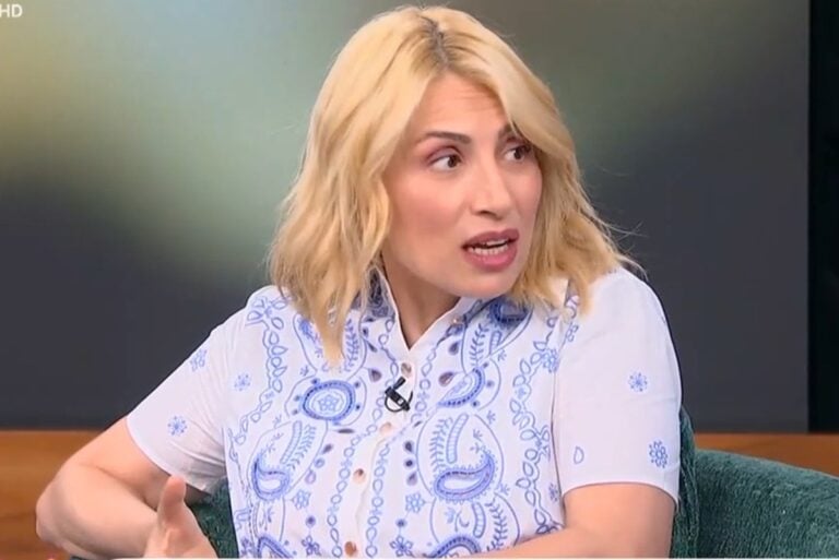Μαρία Ηλιάκη προς γνωστό ηθοποιό: «Πώς γίνεται να μην έχεις ούτε μία άσπρη τρίχα;»