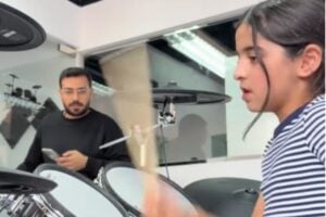 Η μικρή ντράμερ που ξετρέλανε το TikTok παίζοντας το «Ordinary» του Alex Warren