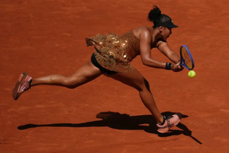 Από το τένις στη μόδα: Η Osaka μεταμόρφωσε το Roland Garros