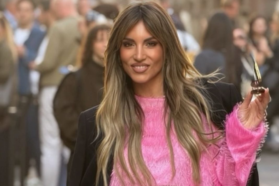 Αθηνά Οικονομάκου: Με total pink εμφάνιση στο Μιλάνο – Το street style που απογείωσε