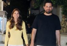 Η Ηλιάνα Παπαγεωργίου στην αγκαλιά του Γιάννη Καραβασάνη στο birthday dinner του