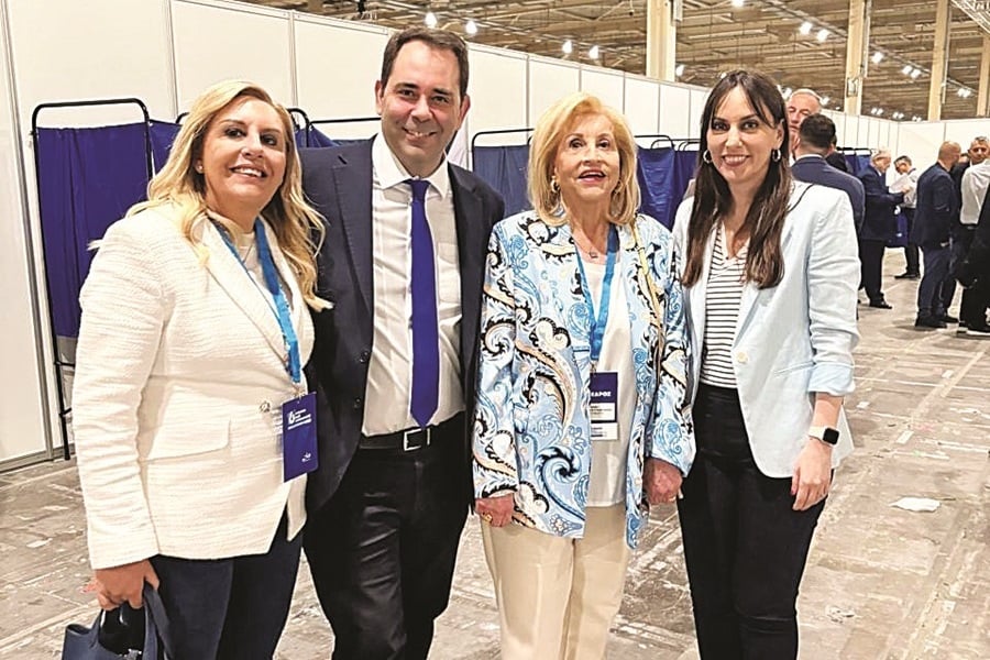 Φάνηκε το σόι στο συνέδριο