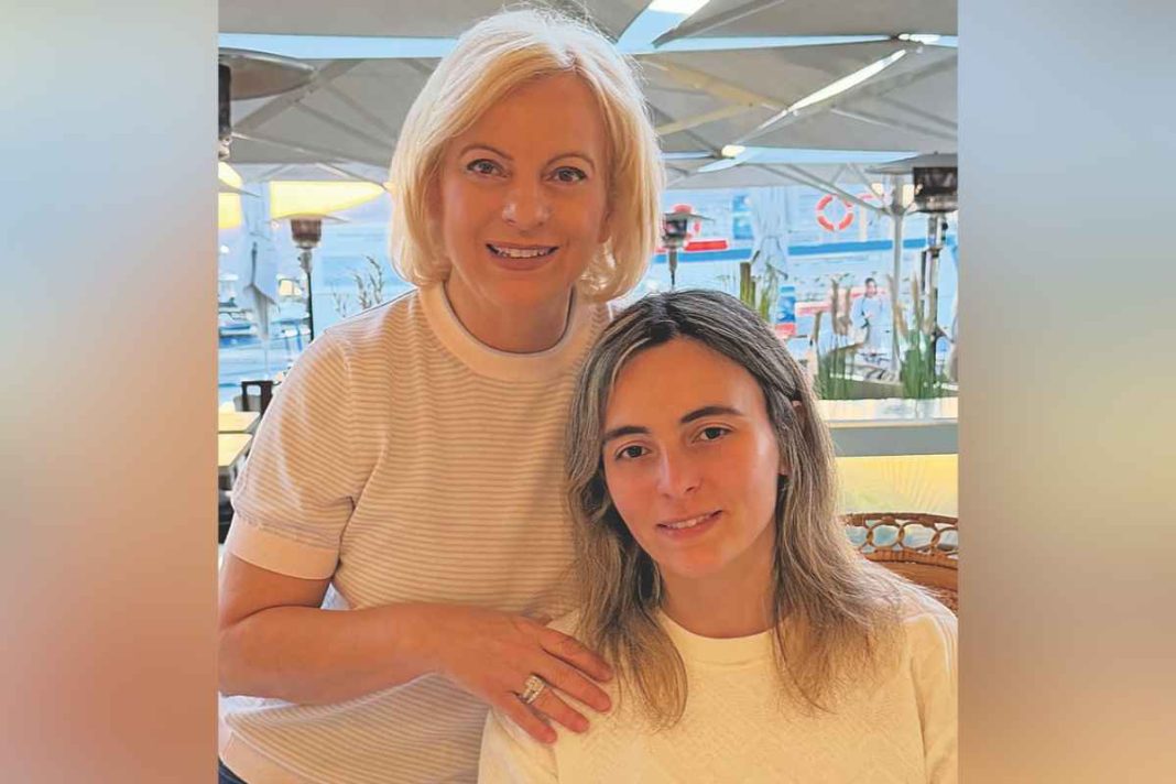 Η Ράνια Δομάζου ανοίγει την καρδιά της: «Εγώ και οι γονείς μου, Μίμης και Βίκυ»