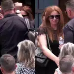 Κηδεία Μαστροκώστα: Η αγκαλιά του Σόμμερ στην αδελφή της Γωγώς