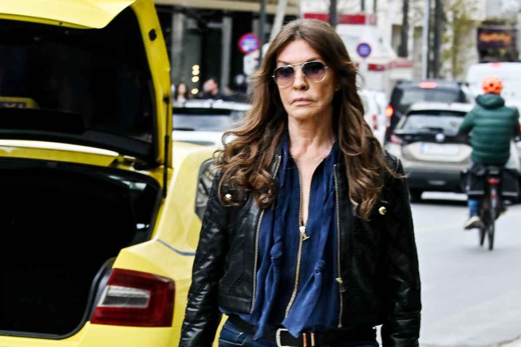 Βάνα Μπάρμπα: Η ροκ εμφάνιση στο κέντρο της Αθήνας
