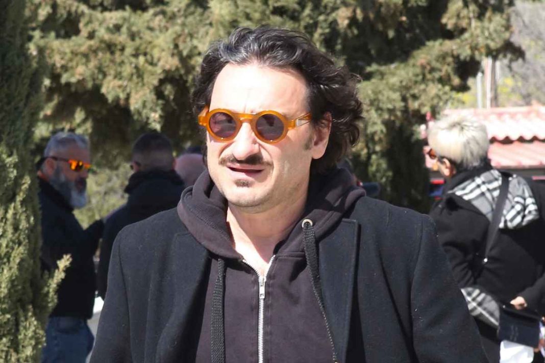 Δύσκολες ώρες για τον Βασίλη Χαραλαμπόπουλο