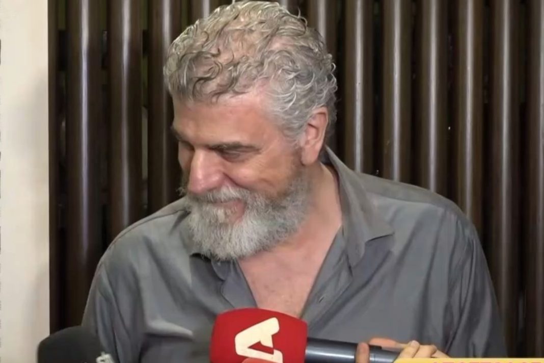 Ο Βλαδίμηρος Κυριακίδης δεν πάει πουθενά χωρίς… βιβλία: «Τέσσερα με πέντε είναι πάντα στη βαλίτσα μου»