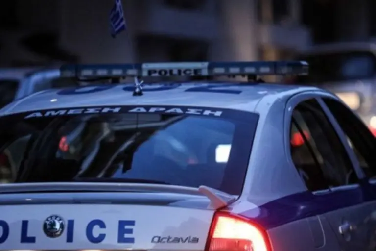 Σοβαρό τροχαίο στα διόδια Θήβας με δύο τραυματίες – Επιχείρηση απεγκλωβισμού του οδηγού