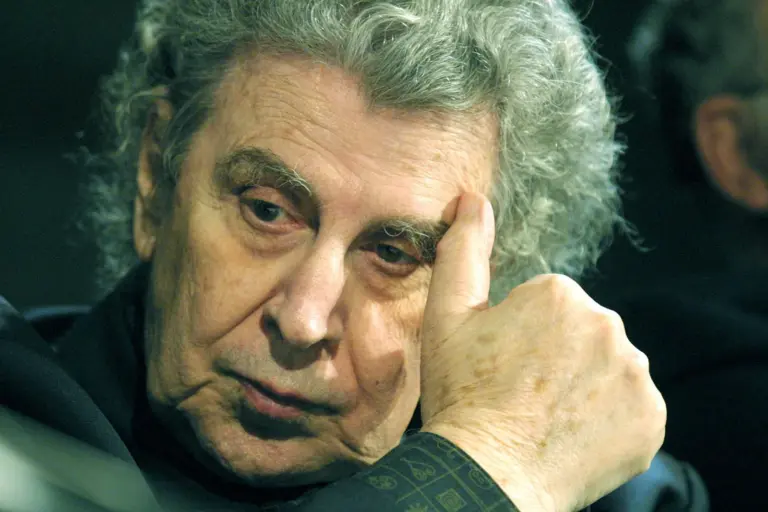Η Όμορφη Πόλη που έγινε… άσχημη περιπέτεια για τον Μίκη Θεοδωράκη
