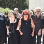 Ράκος η Μαίρη Ραζή - Υποβασταζόμενη στην κηδεία του Σωτήρη Τσόγκα