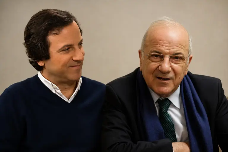 Νάσος Αθανασίου: Η εκπομπή «Τρεις στον αέρα» που άλλαξε την τηλεοπτική ενημέρωση