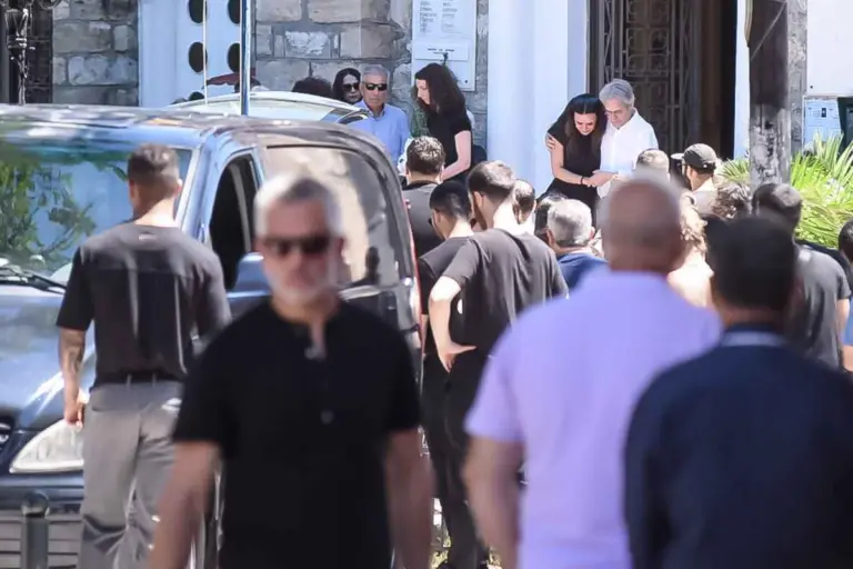 Αίγιο: Θρήνος στο τελευταίο αντίο για μητέρα και γιο