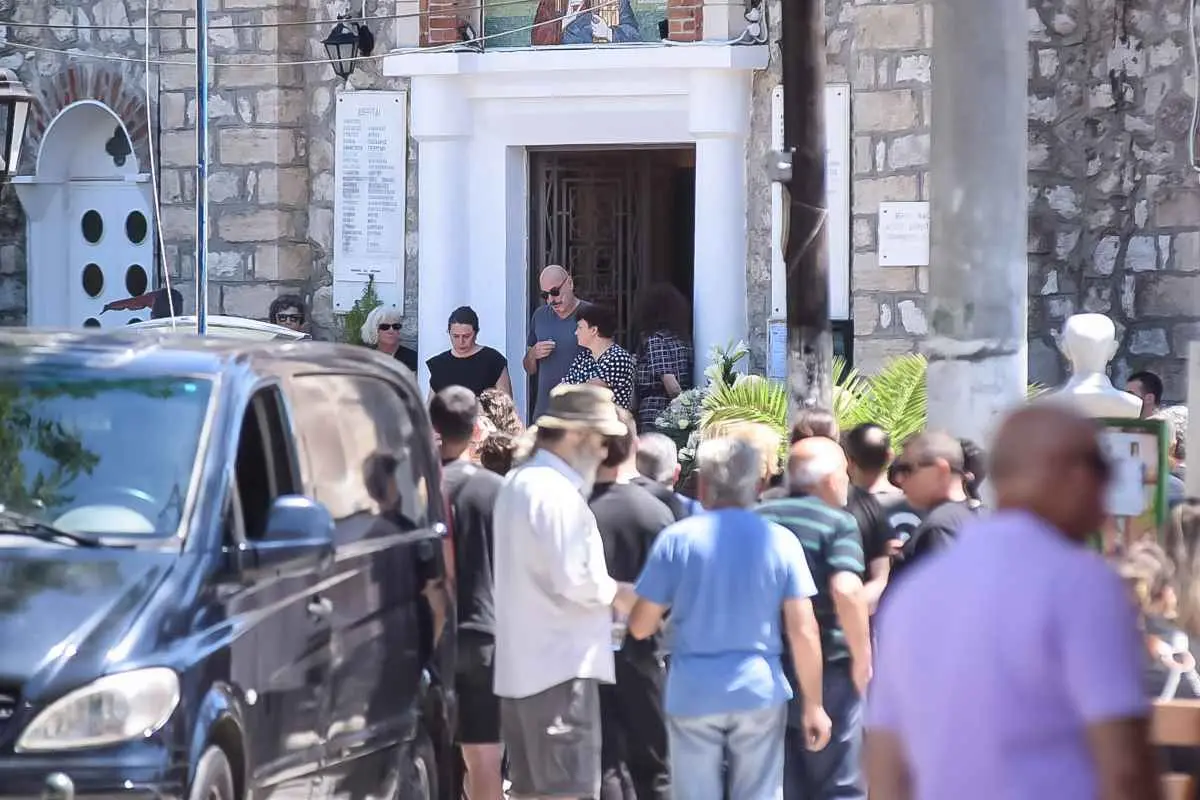 Θρήνος στο Αίγιο για τη μητέρα και τον γιο που σκοτώθηκαν