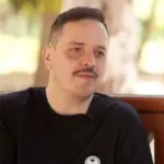 Αλέξανδρος Τσουβέλας για τη σκυλίτσα του: «Αυτή με διάλεξε»