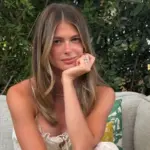 Αμαλία Κωστοπούλου: Το κομψό total white look με Chanel λεοπάρ τσάντα που έκλεψε τις εντυπώσεις
