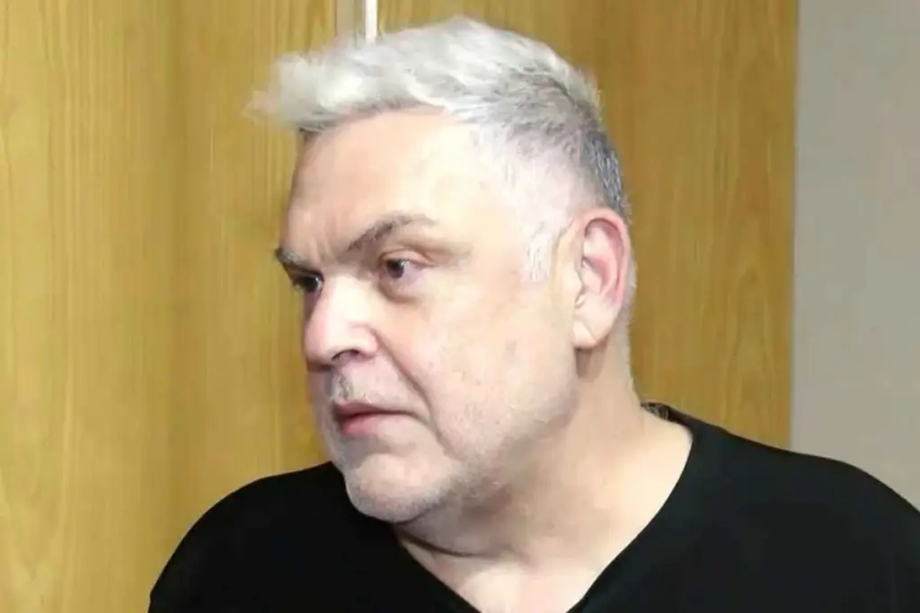Ο Αντώνης Λουδάρος μίλησε για τη σάτιρα, την περιπέτεια της υγείας του και τη στήριξή του στην «Ελπίδα».