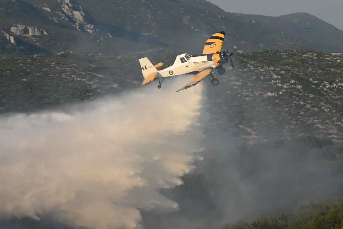 Εναέρια μέσα στη φωτιά της Φθιώτιδας