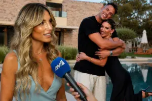 Αθηνά Οικονομάκου: Η αποκάλυψη για τον γάμο και το μεγάλο πάρτι στην Πάρο