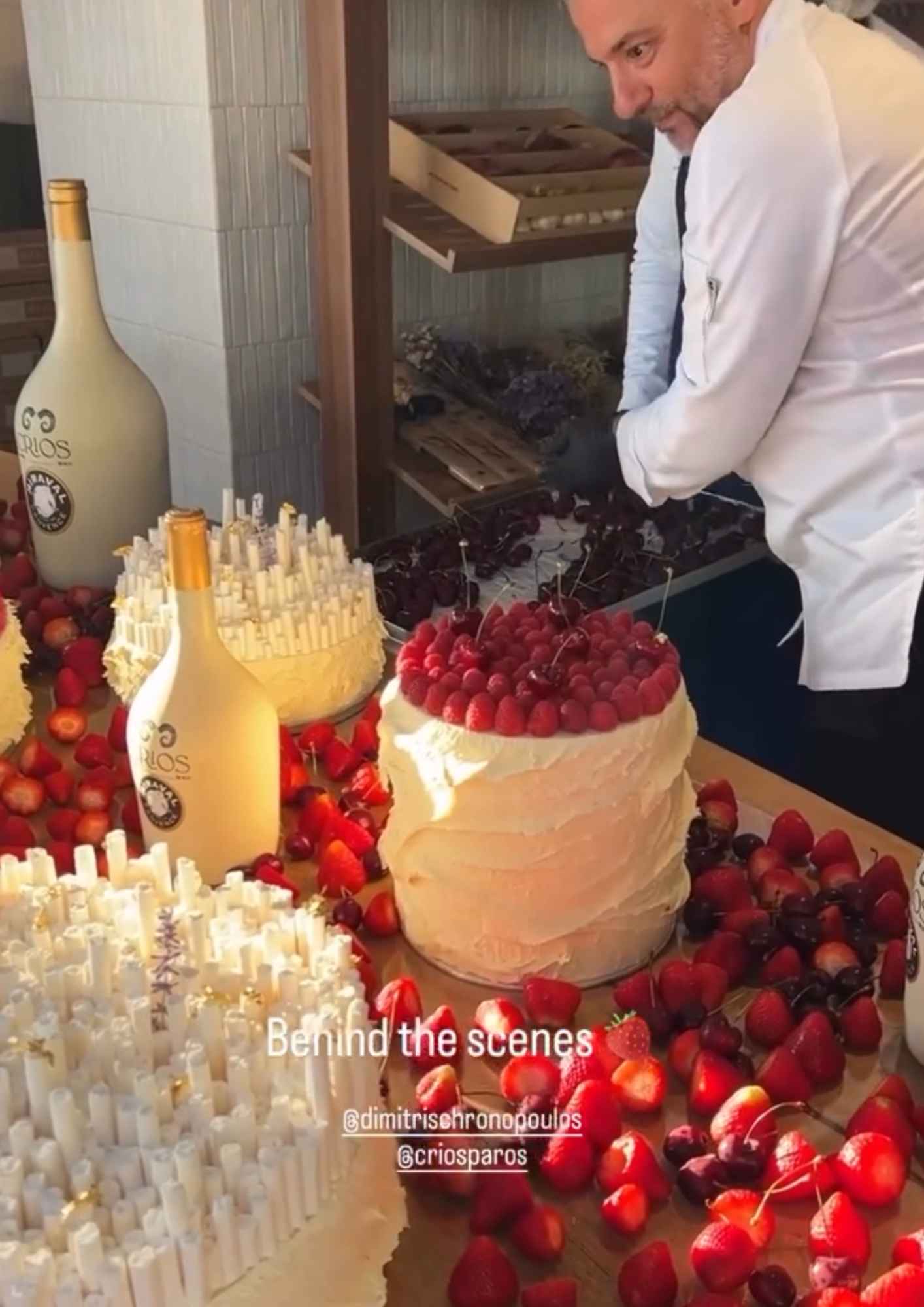 Νέα στιγμιότυπα από το γαμήλιο τριήμερο του Μπρούνο Τσερέλα και της Αθηνάς Οικονομάκου στην Πάρο.