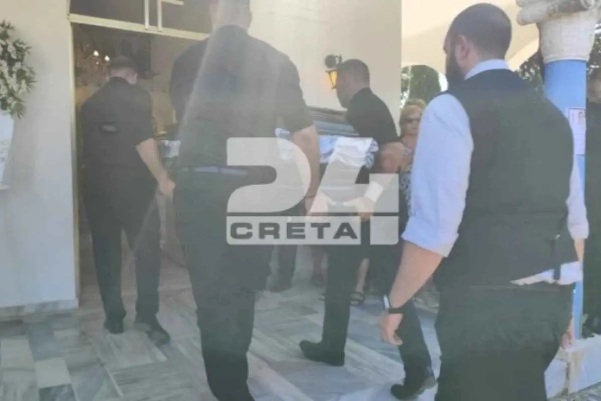 Σε κλίμα βαθιάς οδύνης τελέστηκε στο Βαρύπετρο Χανίων η κηδεία της 45χρονης Σταυρούλας Λεβεντάκη.