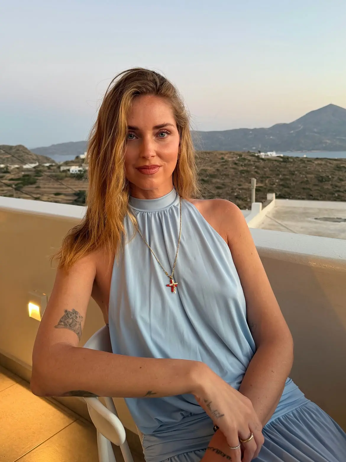 Η Κιάρα Φεράνι στη Μήλο
