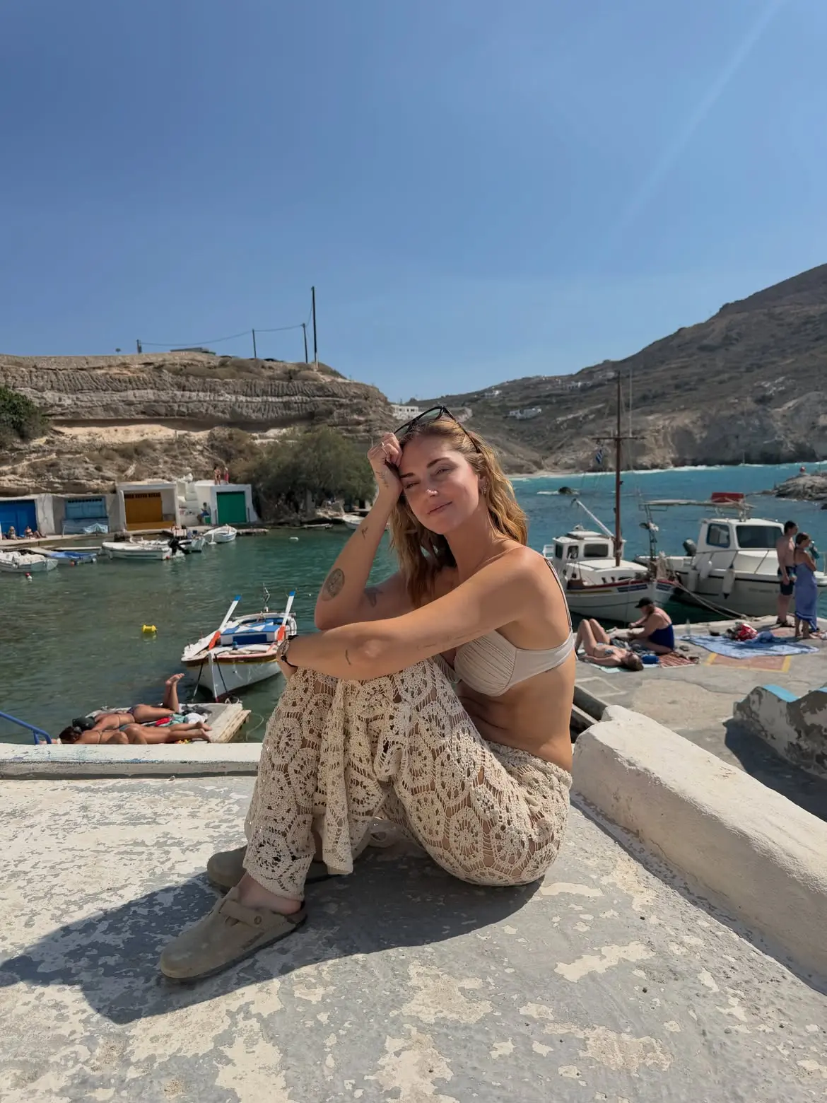 Η Κιάρα Φεράνι στη Μήλο