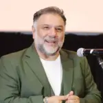 Ο Αρναούτογλου άφωνος στο αεροδρόμιο - Φωτογραφήθηκε με θρύλο του Χόλιγουντ