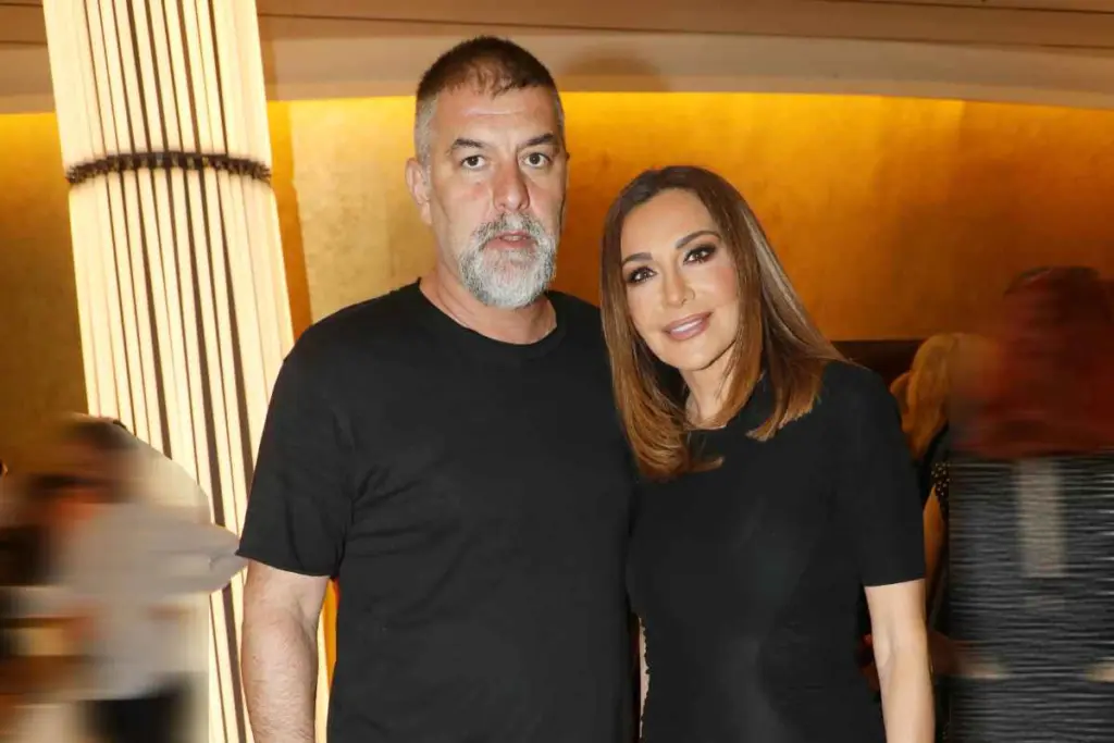 Η Δέσποινα Βανδή με τον Βασίλη Μπισμπίκη στα βραβεία Ίρις 2026