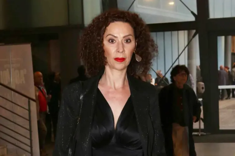 Ξεσπά η Δώρα Χρυσικού για τον Κιμούλη: «Έχει μηνύσει όποιον μιλάει ελληνικά»