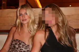 Νυχτοπερπάτησε με την εντυπωσιακή κόρη της γνωστή κυρία της ελληνικής σόουμπιζ