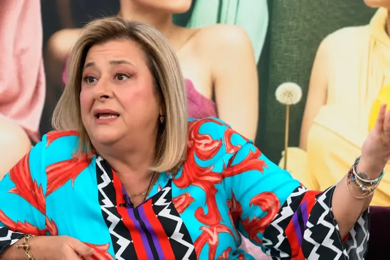 Ελισάβετ Κωνσταντινίδου on air: «Είναι πολύ προσωπικές φωτογραφίες αυτές που δείχνετε»