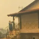 Θεσσαλονίκη: Μαίνεται η μεγάλη φωτιά στο Ωραιόκαστρο – Εντοπίστηκε σορός, γυναίκα με εγκαύματα
