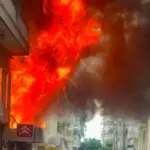 Θεσσαλονίκη: Φωτιά σε συνεργείο αυτοκινήτων – Άμεση εκκένωση τριώροφης πολυκατοικίας