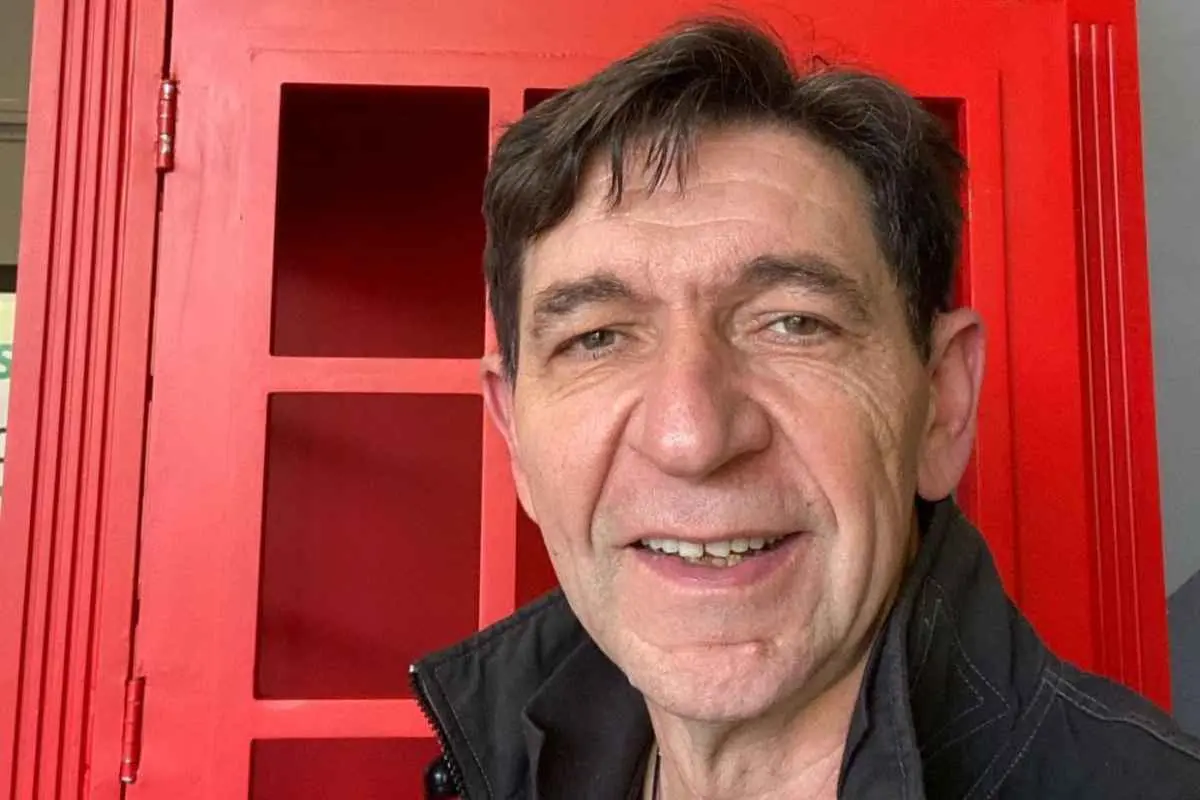 Ο Γεράσιμος Σκιαδαρέσης επιστρέφει στην κωμωδία μέσα από νέα σειρά του MEGA
