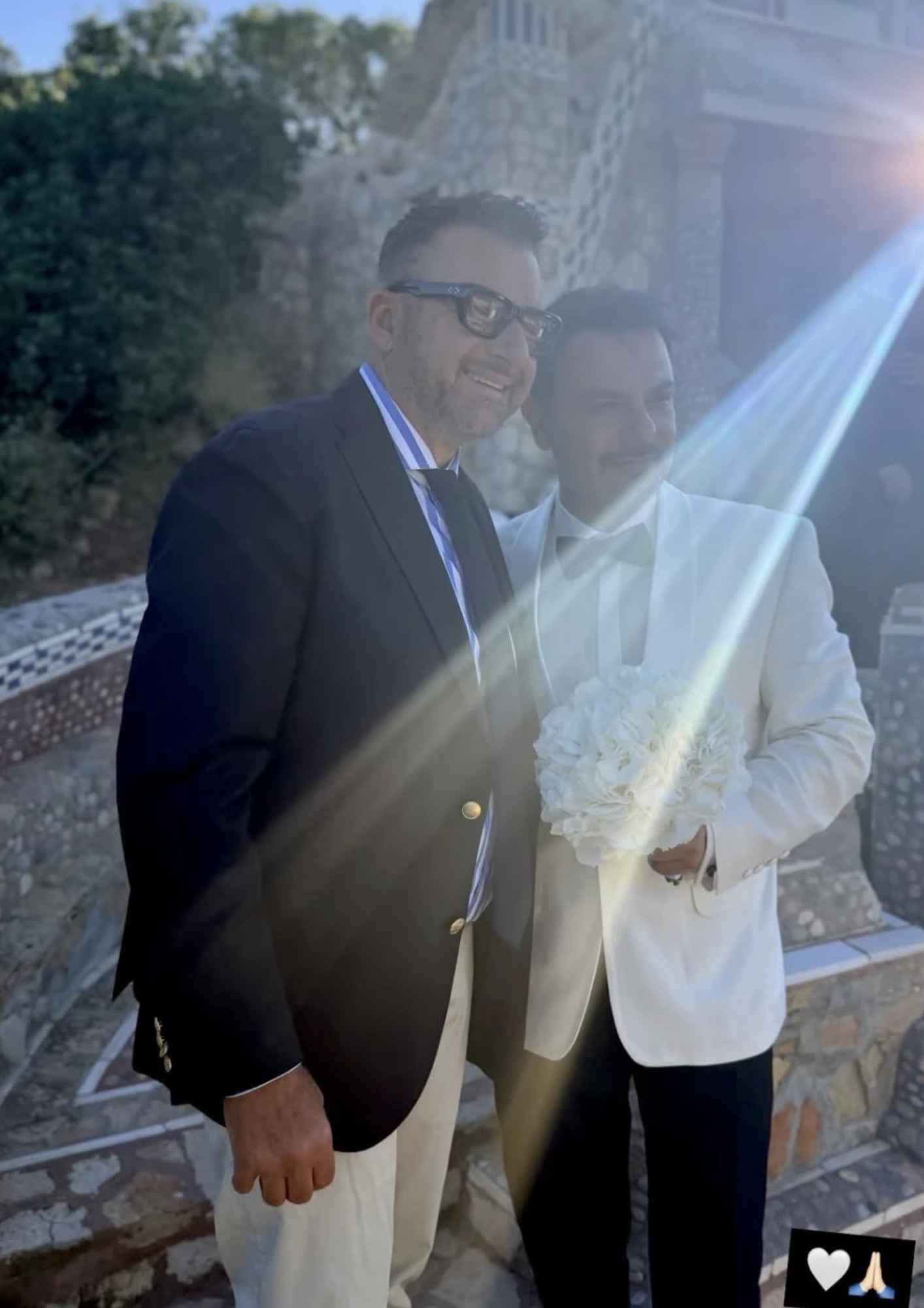 Ο Γιώργος Λιάγκας έγινε κουμπάρος σε γάμο στενού του φίλου, με τη Μαρία Αντωνά στο πλευρό του. Ο Γιώργος Λιάγκας έγινε κουμπάρος σε γάμο στενού του φίλου, με τη Μαρία Αντωνά στο πλευρό του.