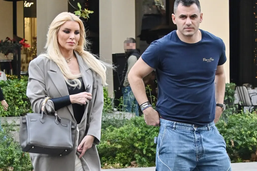 Κατερίνα Καινούργιου Παναγιώτης Κουτσουμπής γάμος Χρήστου Αποστολόπουλου Λαγονήσι δύο μήνες μετά τη γέννα