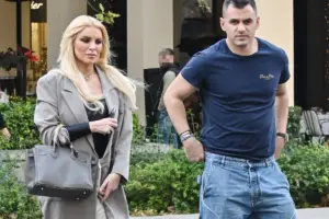 Κατερίνα Καινούργιου: Η σπάνια βραδινή έξοδος με τον Πάνο Κουτσουμπή, δύο μήνες μετά τη γέννα