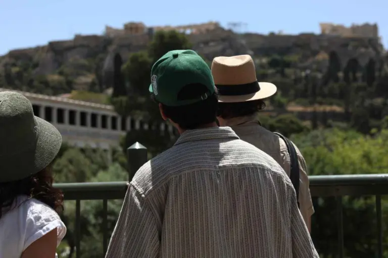 Καιρός: 35άρια αλλά και ξαφνικές μπόρες το απόγευμα