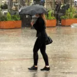 Καιρός με παγίδες: Μπόρες, 35άρια και μελτέμια που ανεβάζουν συναγερμό για φωτιές