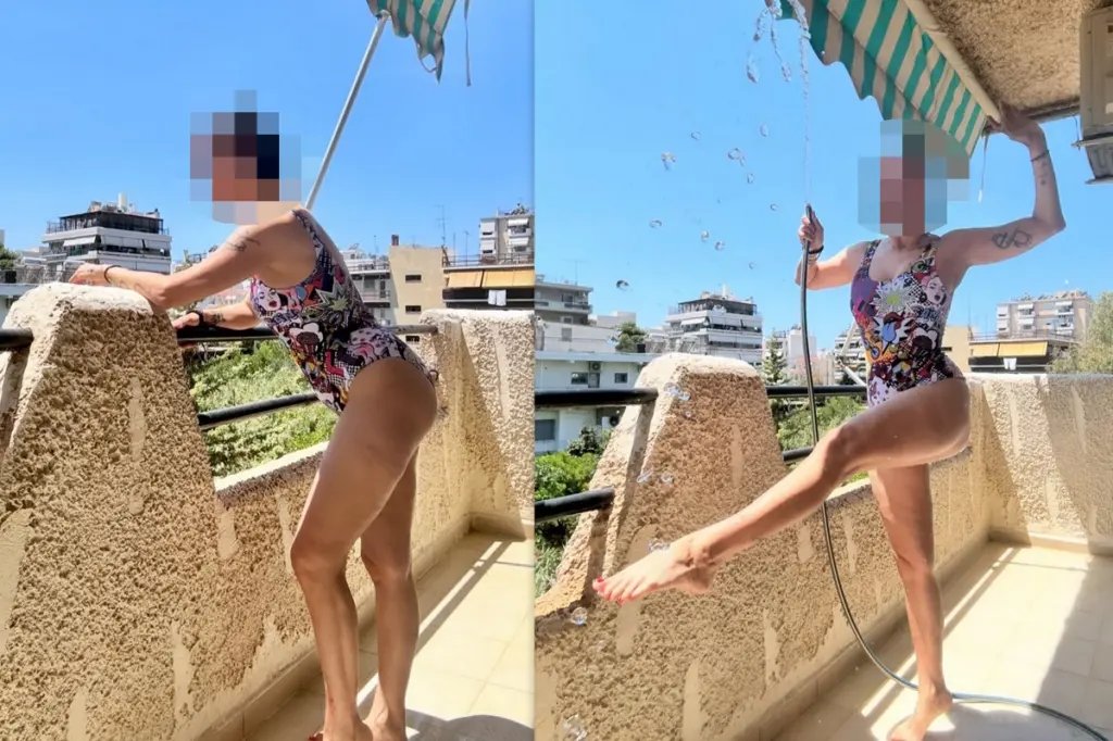 Η Κατερίνα Τσάβαλου με μαγιό στο μπαλκόνι της