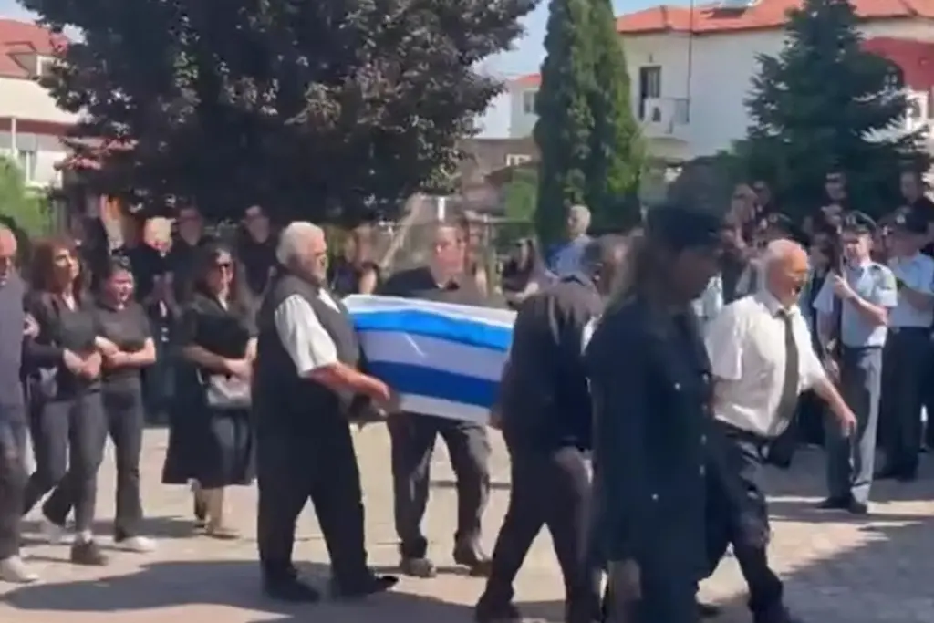 Κηδεια γυναίκας που δολοφονήθηκε από τον σύζυγό της στη Δράμα