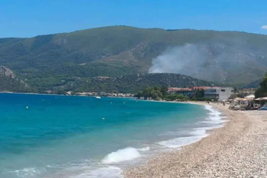 Φωτιά στην Άνω Αλμυρή Κορινθίας με κινητοποίηση της Πυροσβεστικής
