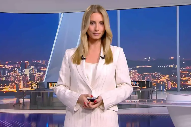 Λένα Φλυτζάνη: Η πρώτη εμφάνιση στο κεντρικό δελτίο ειδήσεων του ΣΚΑΪ