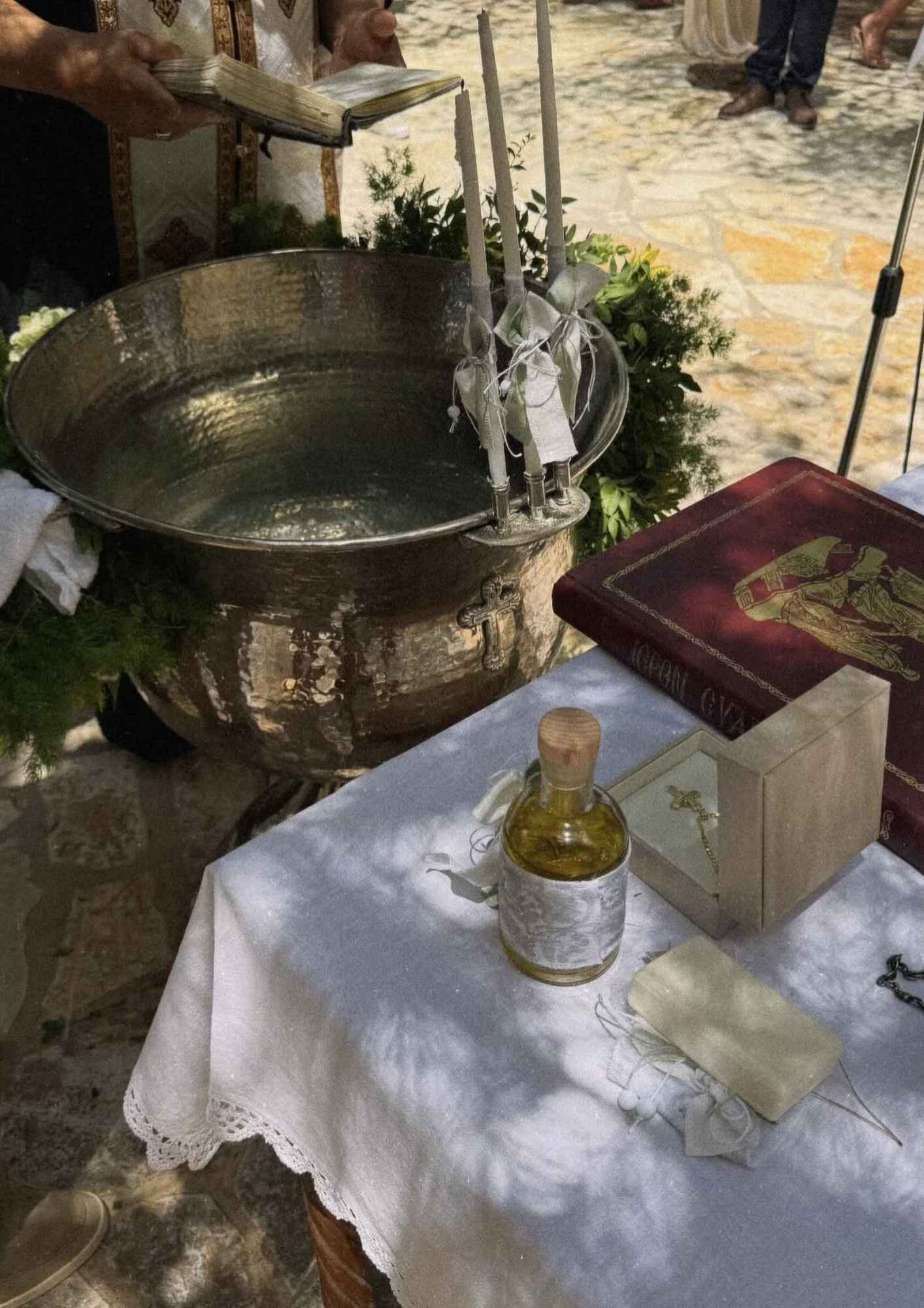 Ο Light και η Άννα Θεοδωρίδη βάπτισαν τον γιο τους σε μια ιδιωτική τελετή με συγγενείς και φίλους.